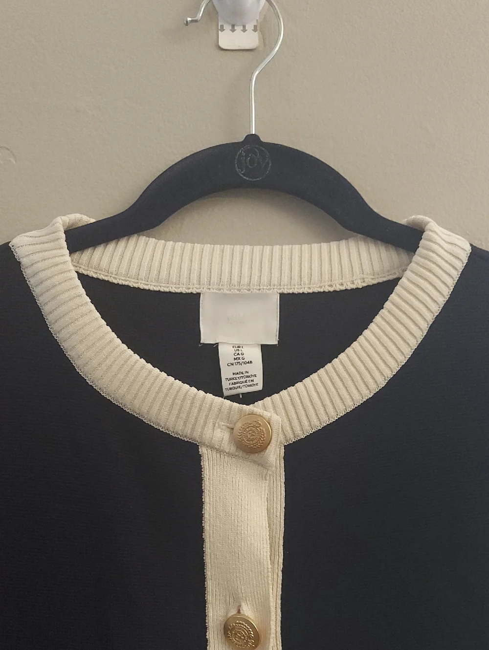 H&M Black and Cream Fine Knit Long Sleeve Crop Sweater With Gold Buttons New L - Picture 5 of 10